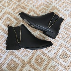 Bamboo Black Zippered Ankle Booties